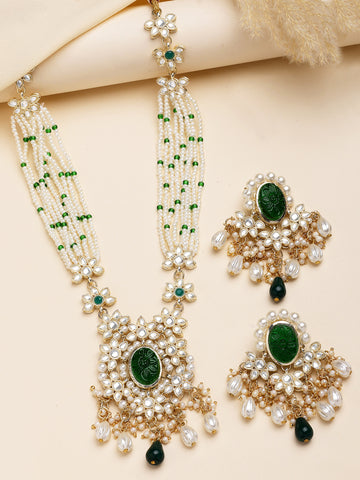 KARATCART Ethnic Gold Plated Green Carved Stone and Kundan Pearl Beaded Necklace Set for Women