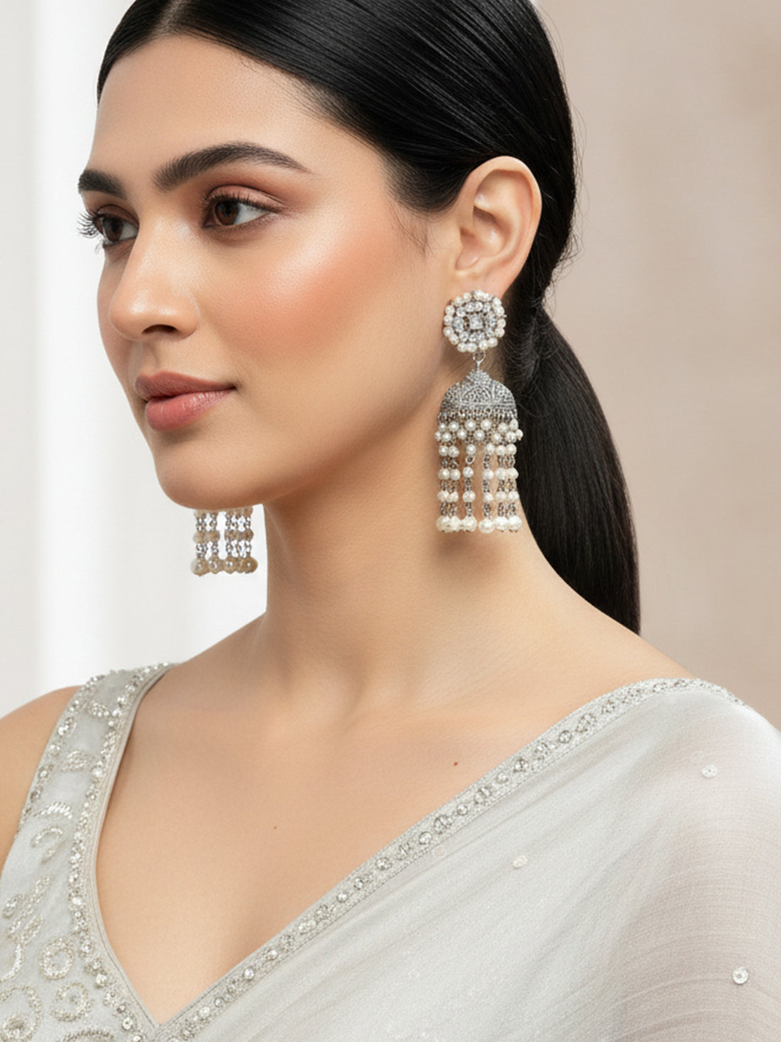 Karatcart Oxidised Silver Pearl Studded Kundan Jhumki Earrings for Women