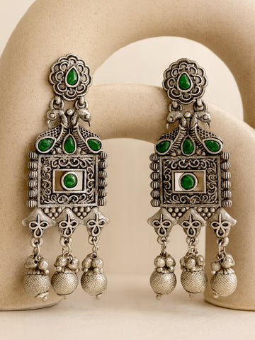 Karatcart Oxidised Silver Green Kundan Studded Drop Earrings for Women