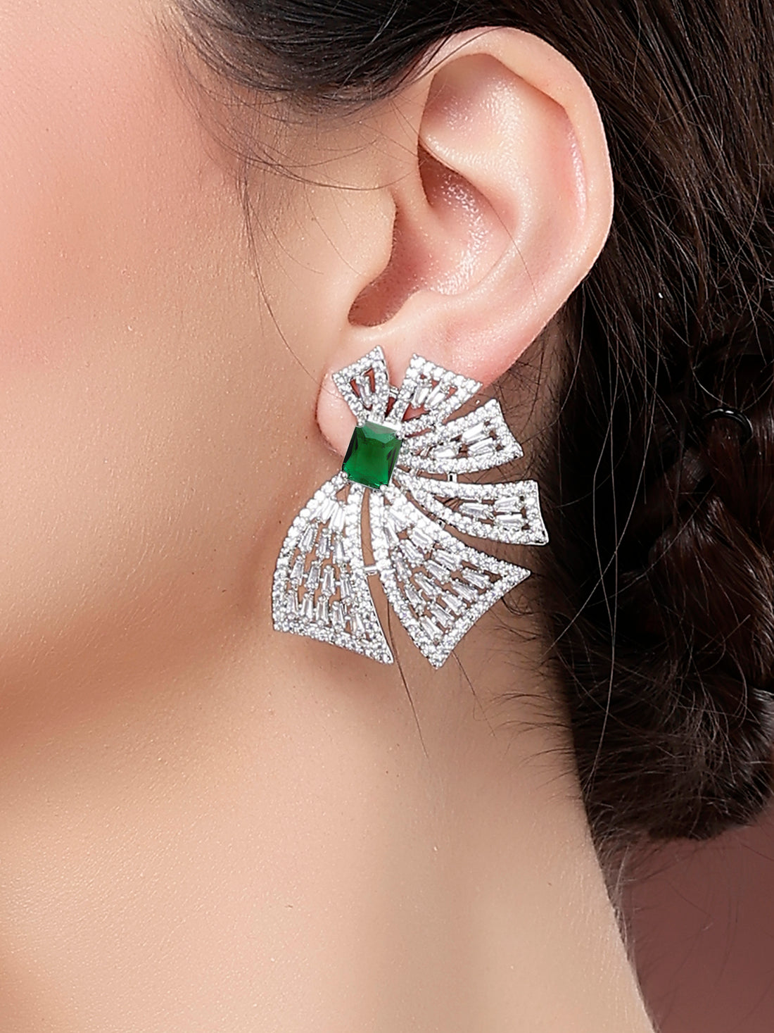 Karatcart Designer Green American Diamond Floral Stud Earrings for Women