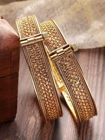 Karatcart Set of 2 Gold Plated Interlock Chain Design Bangles for Women