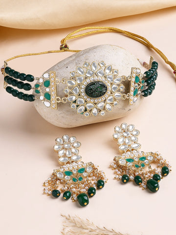 KARATCART Ethnic Gold-Plated Green Beads Kundan Choker Necklace Set for Women