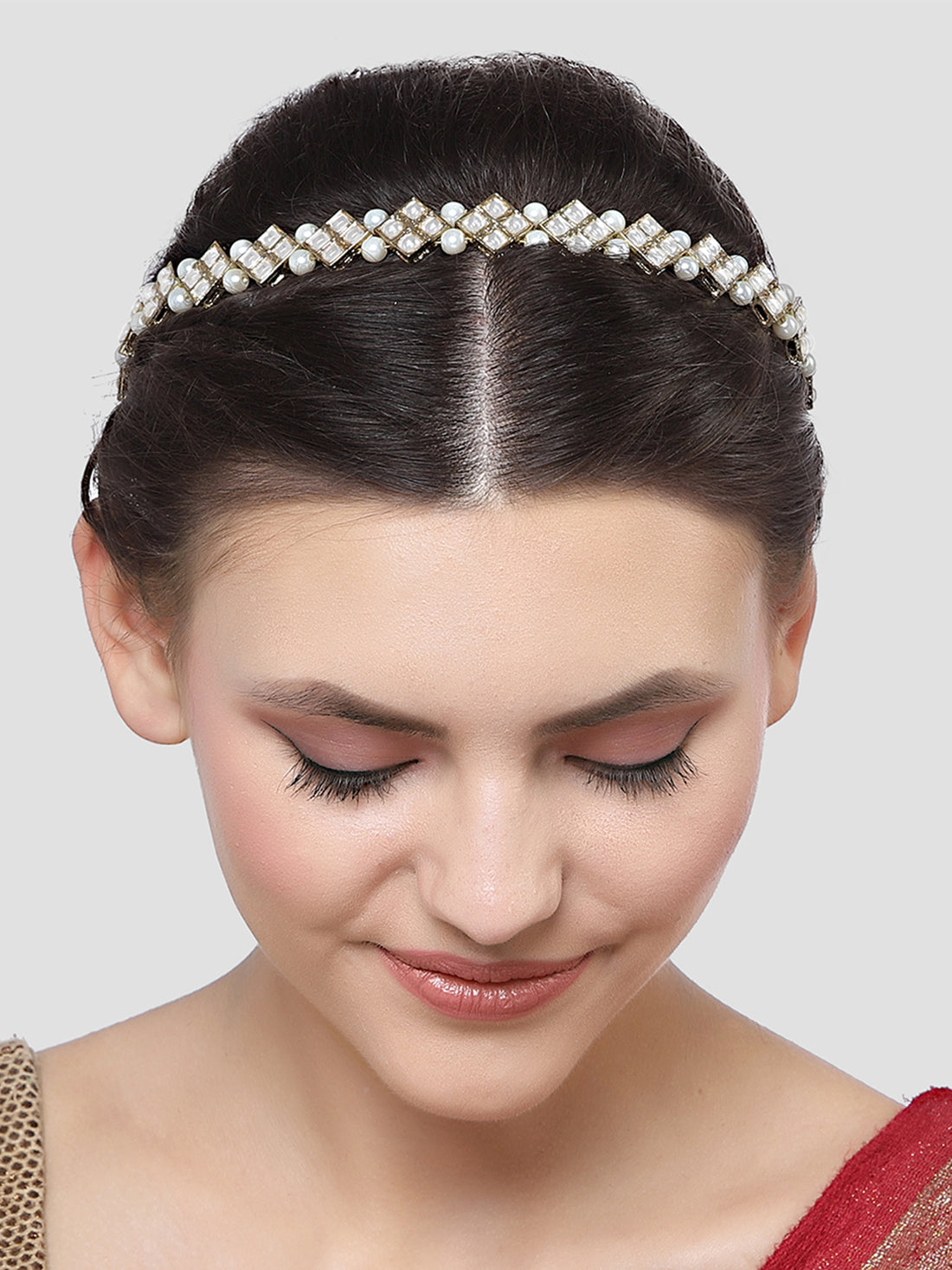 Karatcart Gold Plated Square Kundan and Pearl Hairband for Women