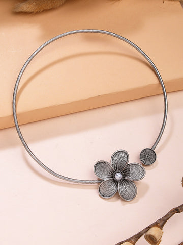 Karatcart Tribal-Inspired Floral Oxidized Silver Hasli Necklace for Women