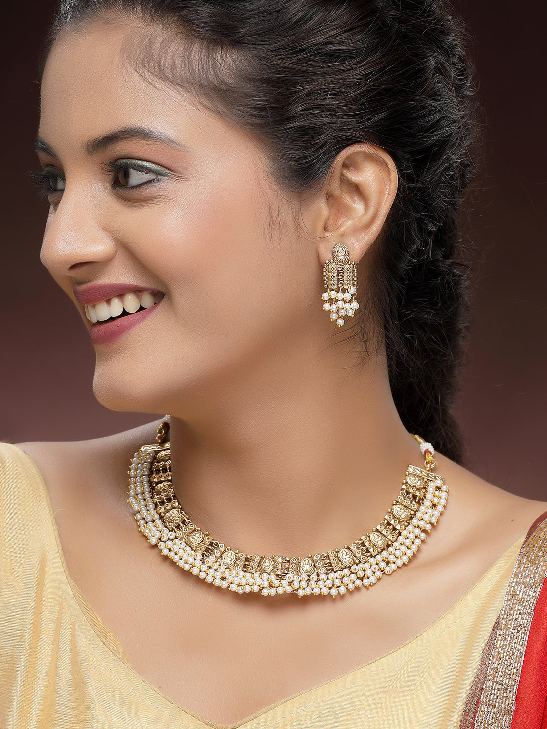 KARATCART Traditional South Indian Gold Plated Pearl Beaded Temple Jewellery Set for Women