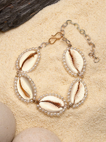Karatcart Handcrafted Sea Shell Bracelet with Pearl Beads for Women