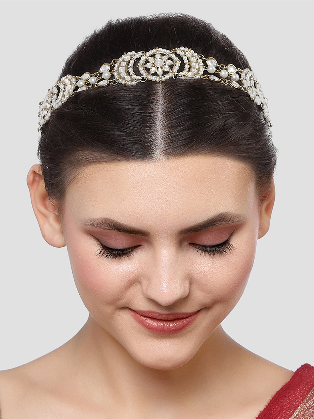 Karatcart Gold Plated Floral Design Handcrafted Kundan Pearl Hairband for Women