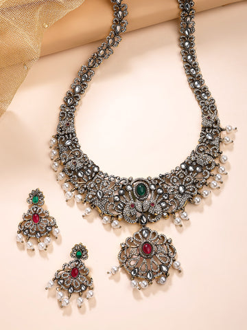 KARATCART Traditional South Indian Black and Gold Plated Laxmi Mata Rani Haar Temple Jewellery Set