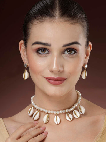 Karatcart Kaudi Shell and Pearl Jewellery Set for Women