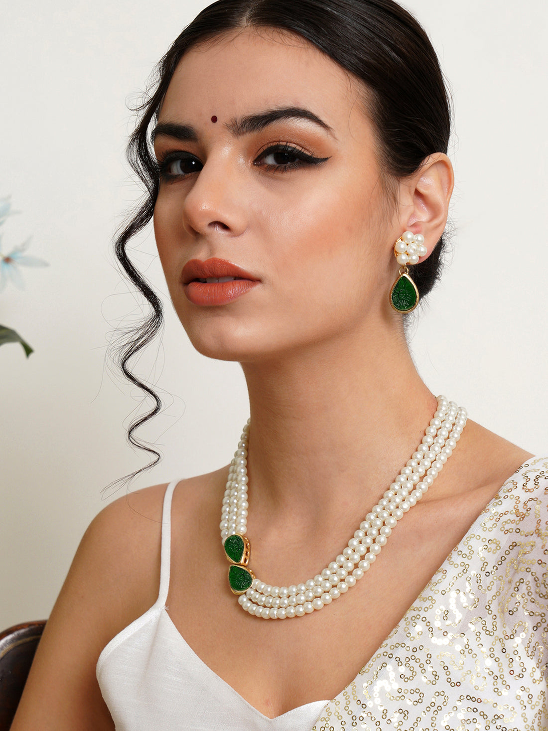 Karatcart Green Stone Studded Pearl Kundan Necklace Set for Women