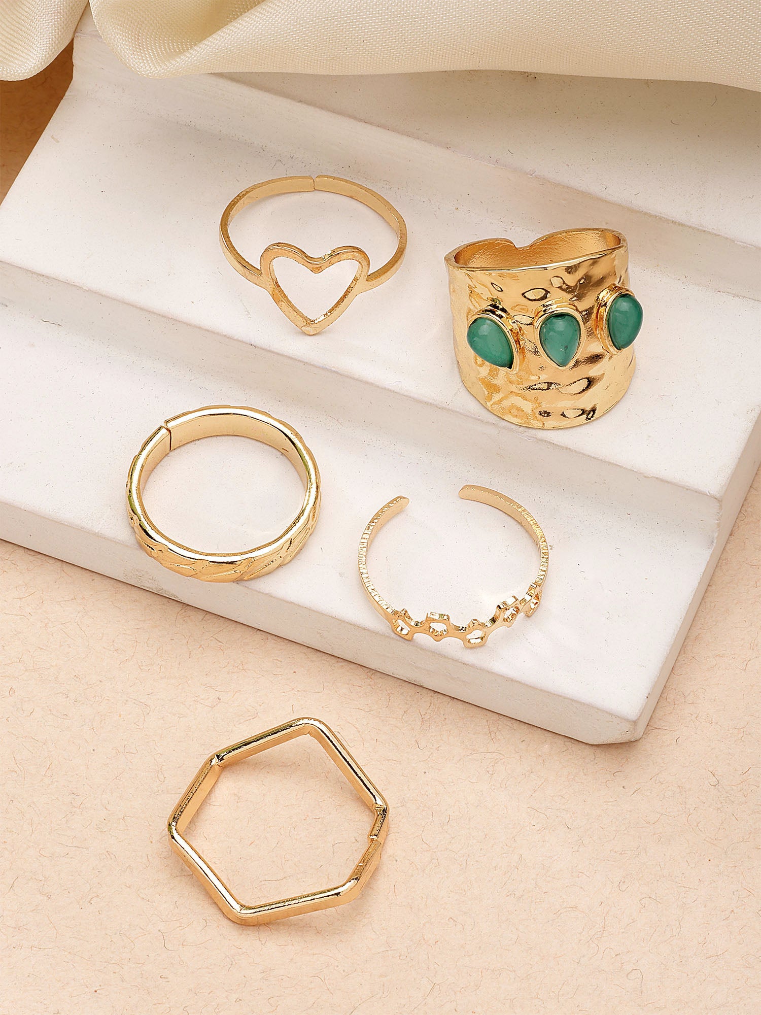 Bohey by KARATCART Set of Gold-Plated Boho Midi Finger Rings for Wom