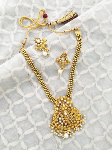 TRADITIONAL JEWELLERY SET