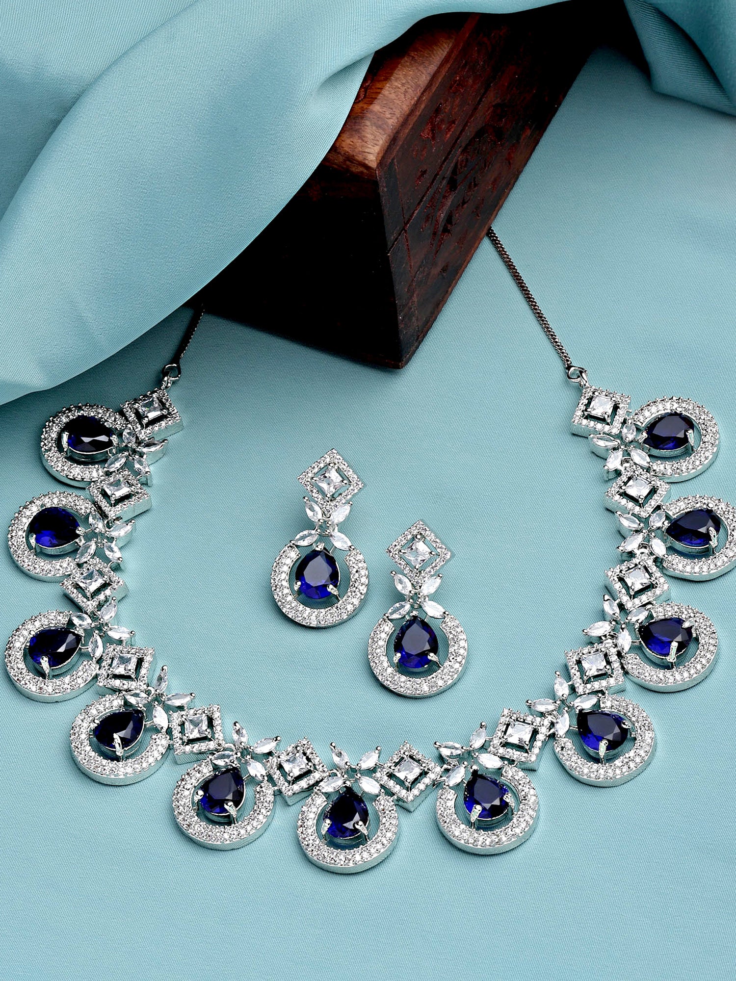 Diamond necklace for fashion ladies