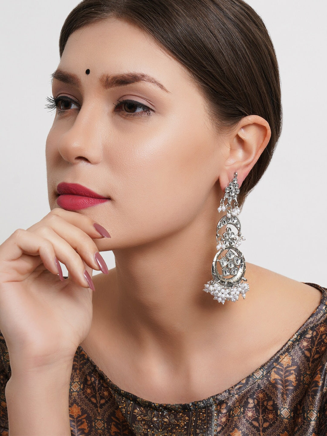 Silver-Toned Oxidised White Kundan Studded Chandbalis Earrings