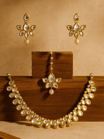 Karatcart Gold-Plated Handcrafted Kundan Stone Studded Choker Necklace Set