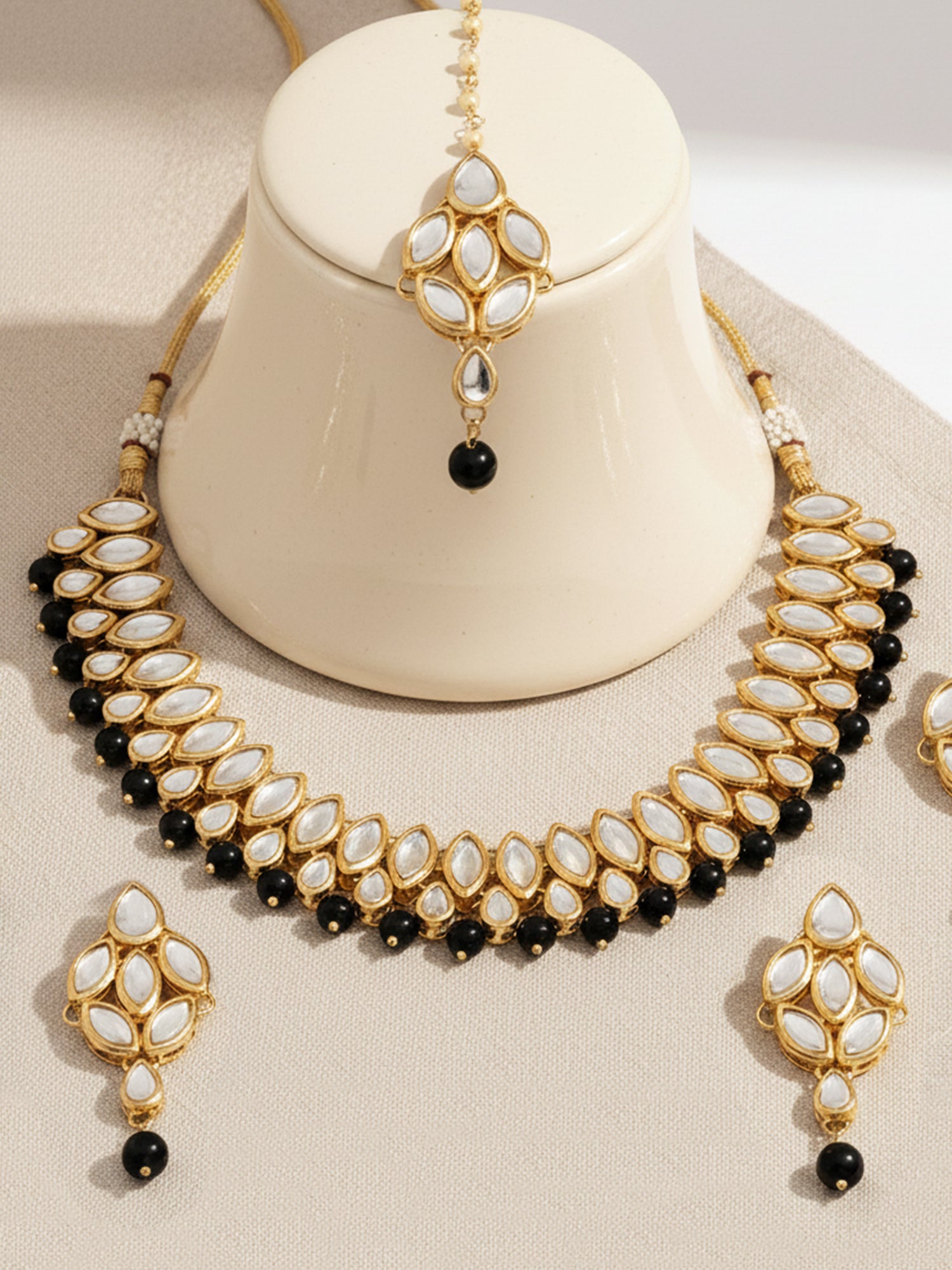 Karatcart Gold-Plated Handcrafted Kundan & Black Beads Studded Choker Necklace Set