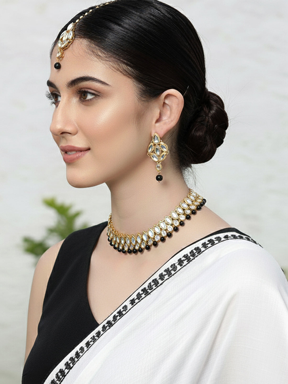 Karatcart Gold-Plated Handcrafted Kundan & Black Beads Studded Choker Necklace Set