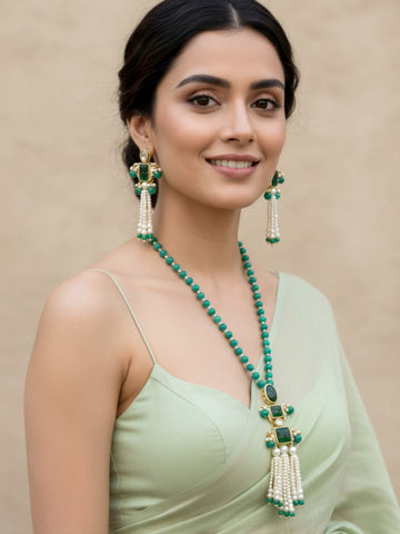 KARATCART Traditional Temple Design Green Carved Stone Pearl Rani Haar Jewellery Set for Women