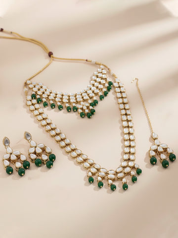 Karatcart Kundan Green Bridal Necklace Set