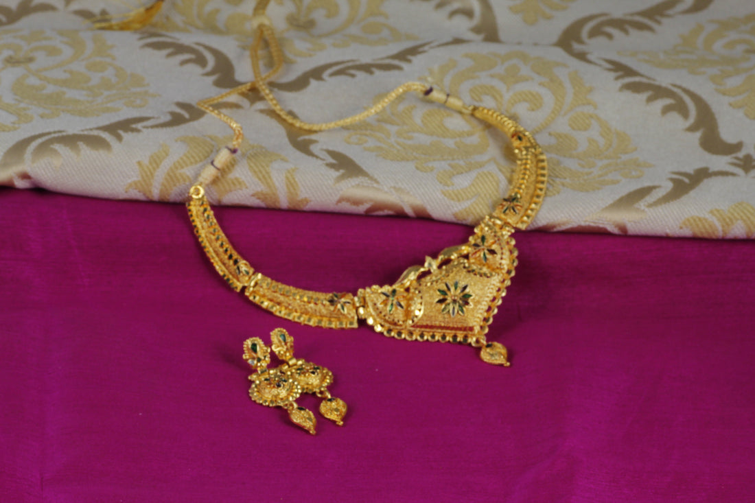 Gold Forming Necklace Set