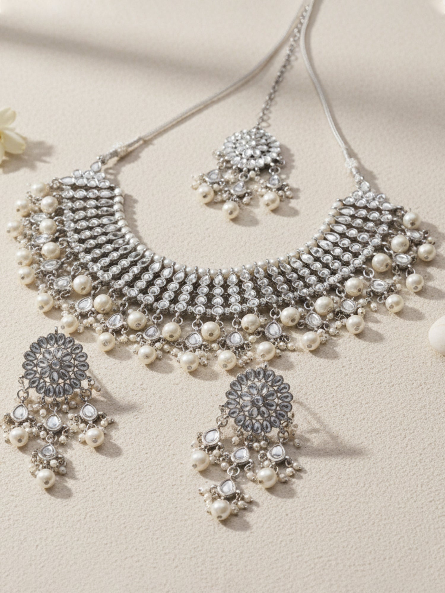 Karatcart Oxidised Silver Handcrafted Pearl Kundan Choker Necklace Setfor Women