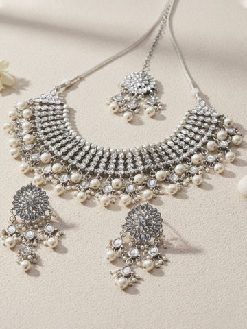 Karatcart Oxidised Silver Handcrafted Pearl Kundan Choker Necklace Setfor Women