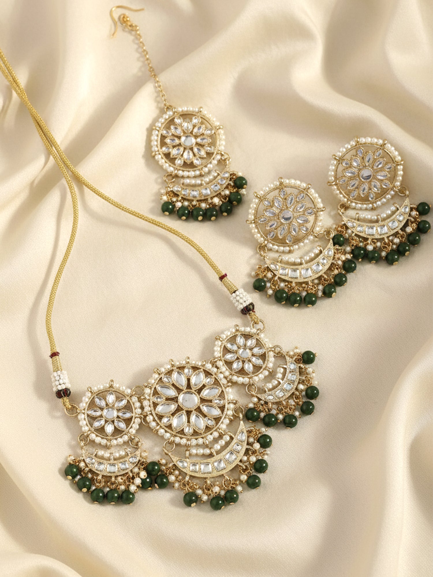 Karatcart Green Beads Studded Gold Plated Kundan Choker Necklace Set