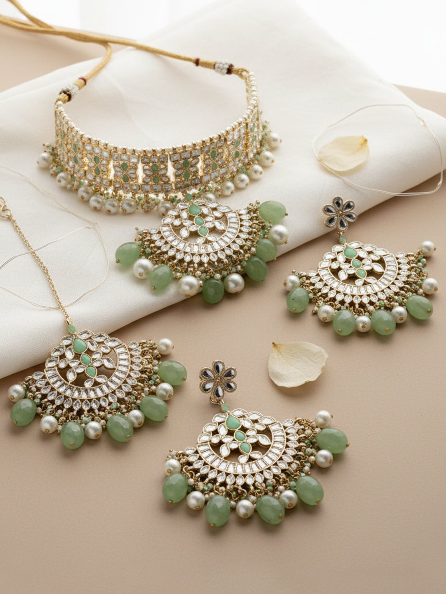Karatcart Gold Plated Light Green Tumble and Pearl Studded Choker Necklace Set