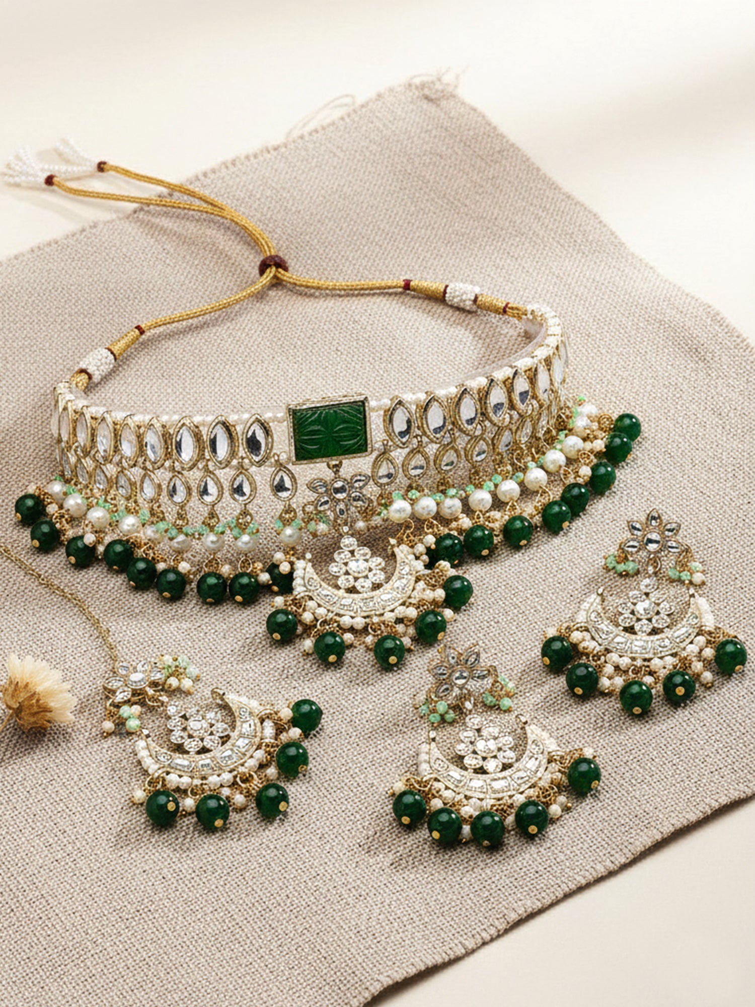 Karatcart Gold Plated Green Beads and Pearl Kundan Choker Necklace Set for Women