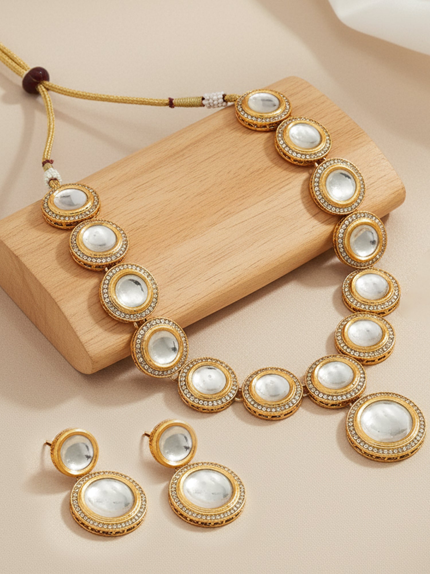 Karatcart Gold Plated Round Polki Kundan Jewellery Set for Women