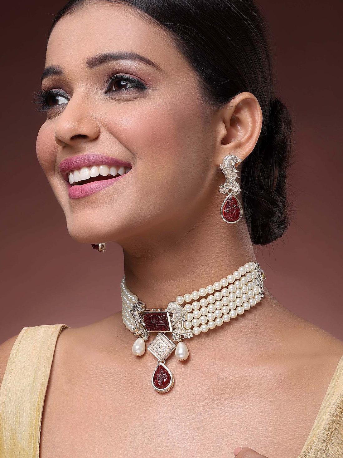 Karatcart Gold Plated Red Carved Stone Kundan Choker Necklace Set for Women