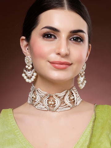 Karatcart White Meenakari Kundan Choker Necklace Set for Women