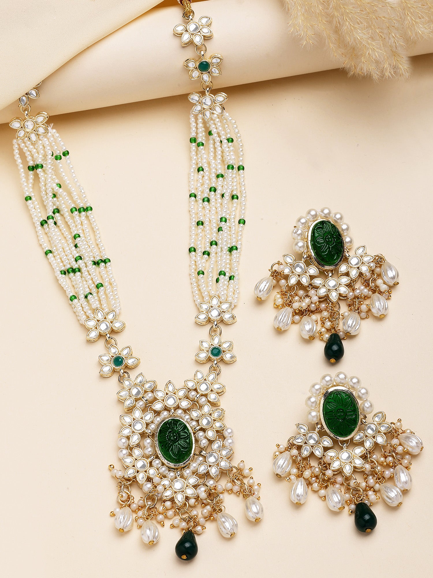 KARATCART Ethnic Gold Plated Green Carved Stone and Kundan Pearl Beaded Necklace Set for Women
