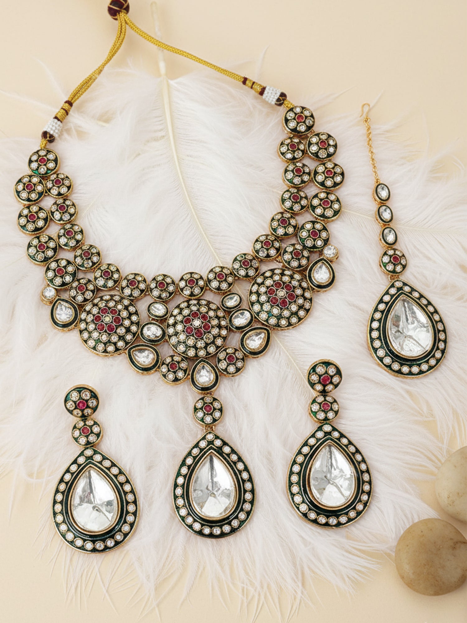 KARATCART Luxurious Red & Green Teardrop Gold-Plated Kundan Bridal Choker Necklace Set for Women