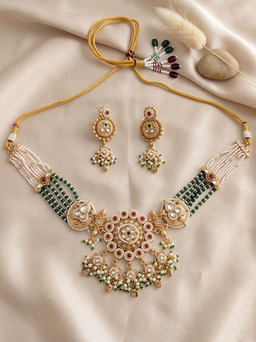 KARATCART Designer Gold-Plated Floral Kundan Choker Necklace Set for Women