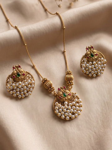 KARATCART Ethnic Gold-Plated Pearl Beaded Antique Finish Pendant Set for Women