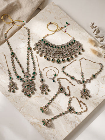 KARATCART Traditional Mehndi Gold-Plated Green Beads Kundan Bridal Necklace Set for Women