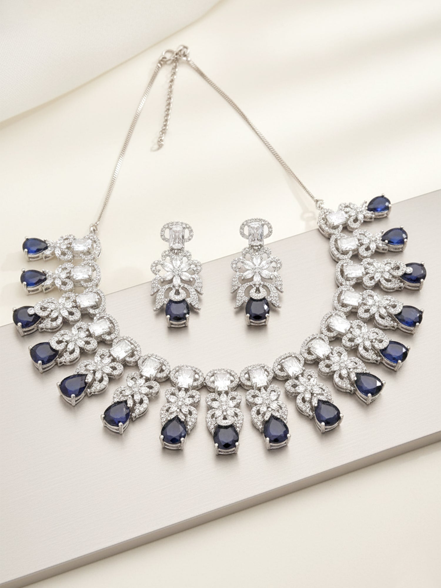 Karatcart Silver Tone Blue  American Diamond Necklace Set