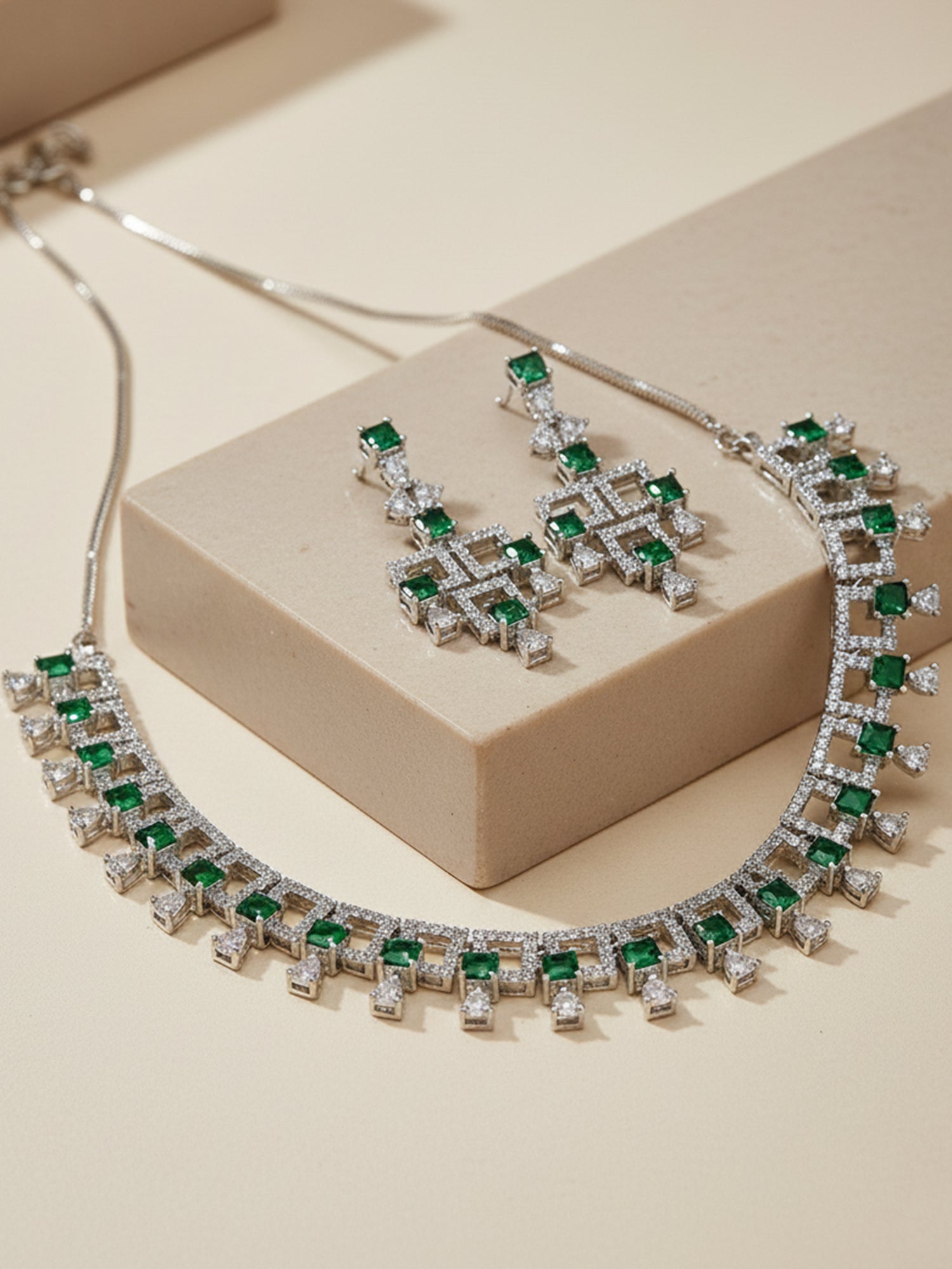 Karatcart Silver Tone Green AD Necklace Set for Women