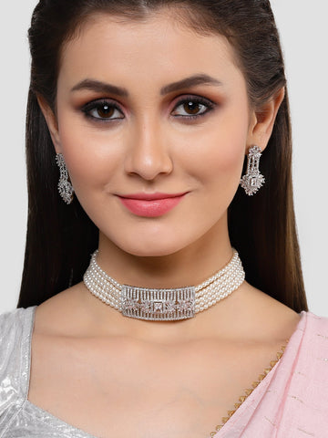 Karatcart Silver Tone Pearl Beaded Cubic Zirconia Choker Necklace Set for Women