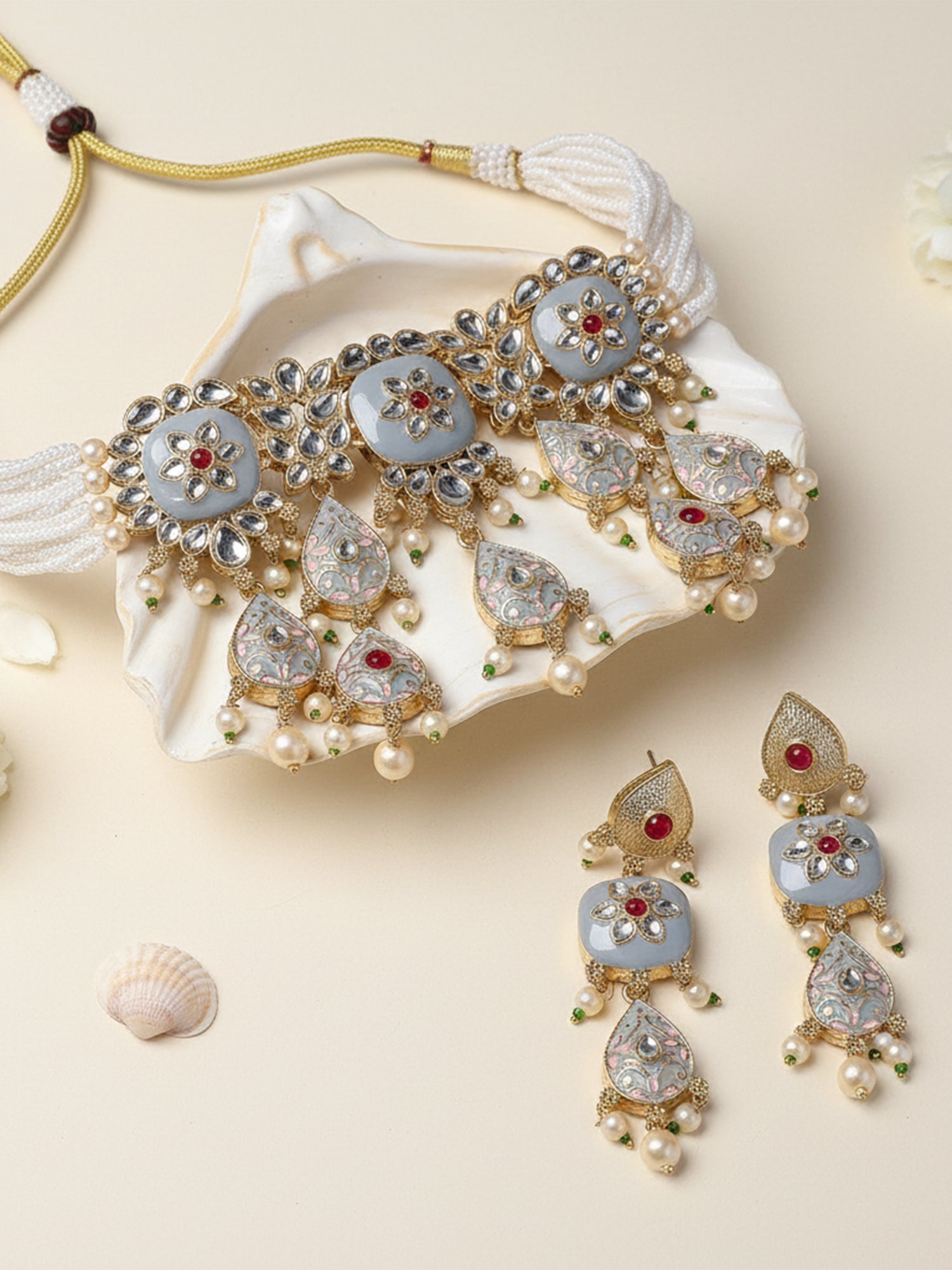 KARATCART Gold Plated Kundan Choker Grey Jewellery Set for Women