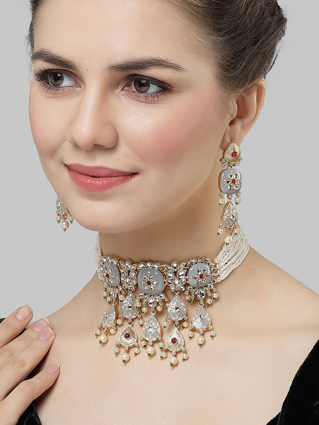 KARATCART Gold Plated Kundan Choker Grey Jewellery Set for Women