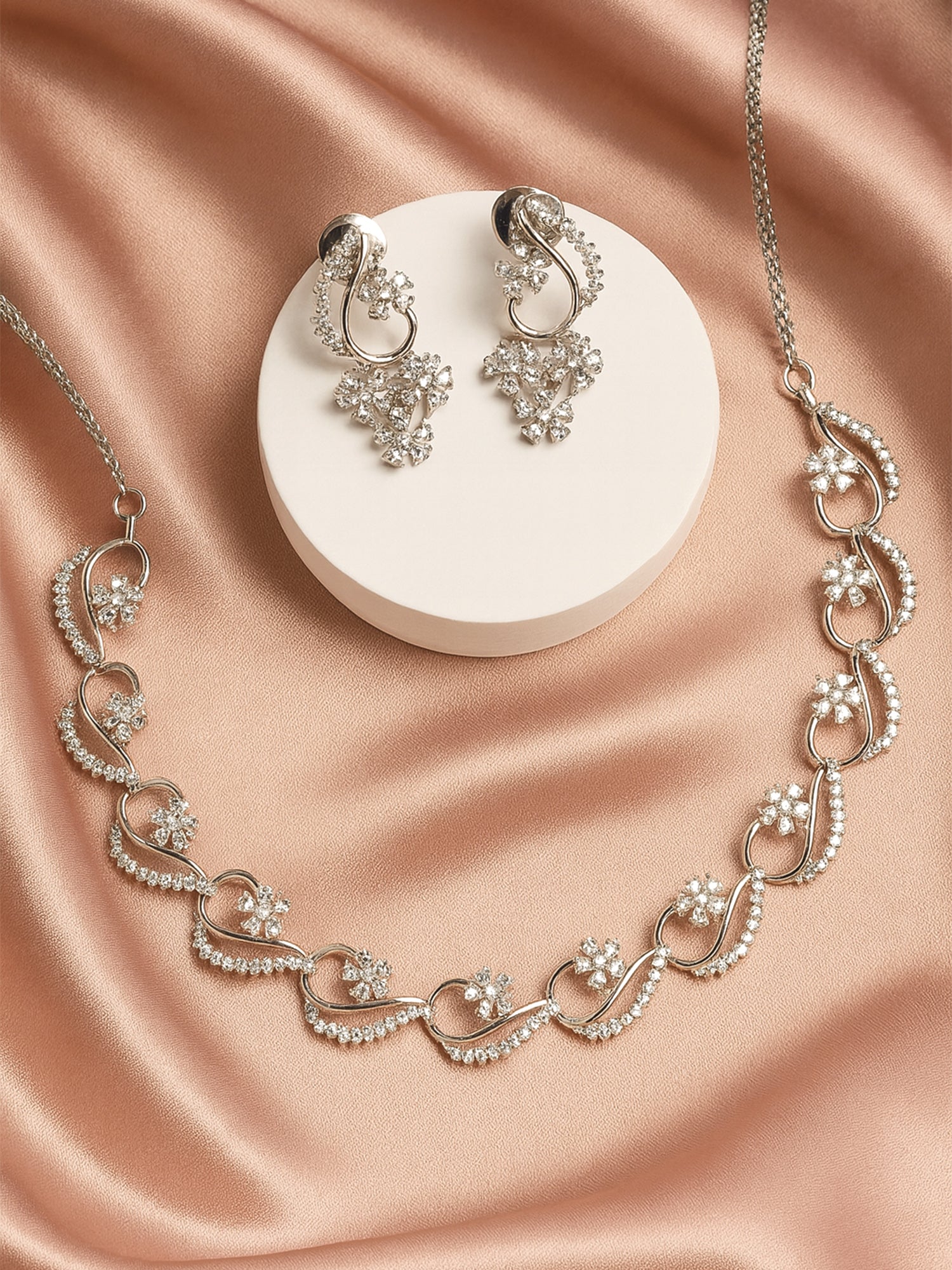 Karatcart Elegant Silver Plated AD Necklace Set for Women