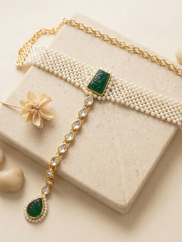 KARATCART Traditional Green Carved Stone & Pearl Beaded Kundan Choker Necklace for Women