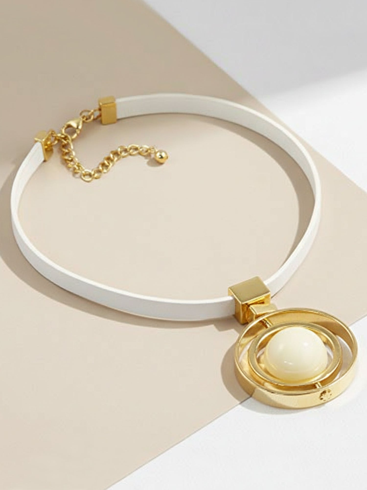 White Leather Heavy Concentric circles Pearl Necklace For Women