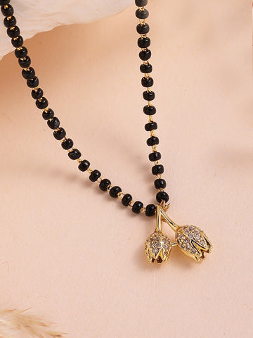 Bohey by KARATCART Classic Floral Charm Black Beaded Mangalsutra for Women