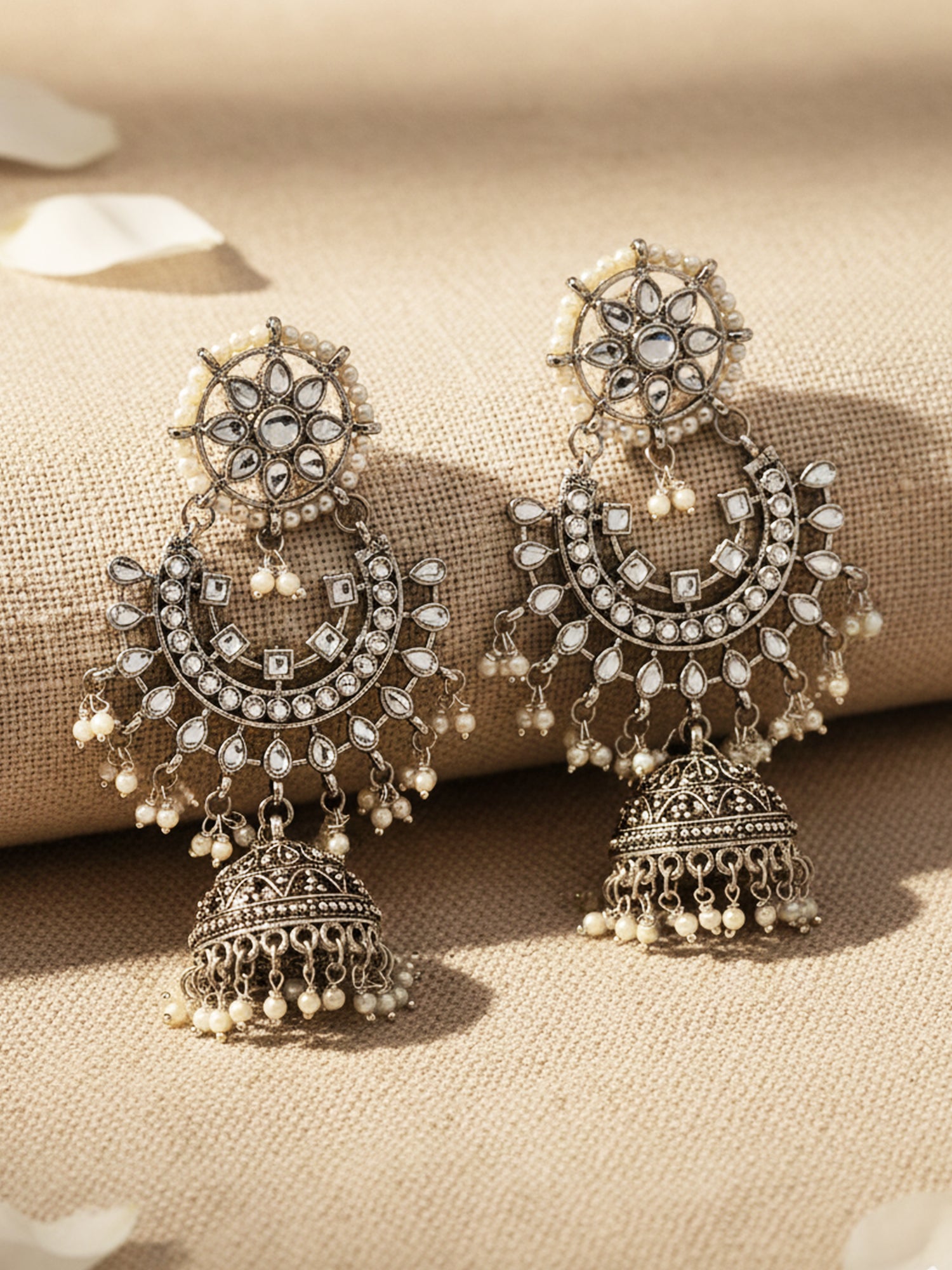 Karatcart Oxidised Silver Handcrafted Kundan Jhumki Earrings for Women