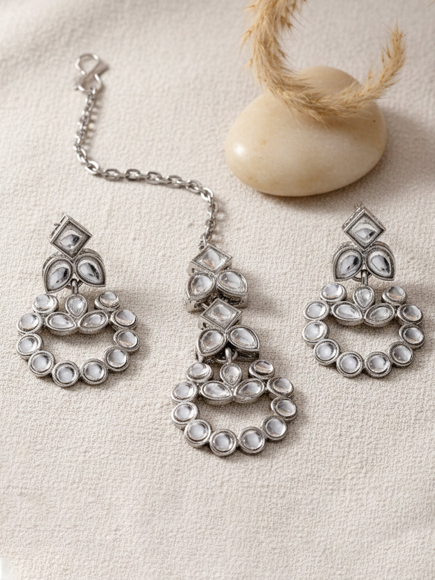 Karatcart Silver Tone Kundan Studded Drop Earrings with Maangtikka Combo Set for Women