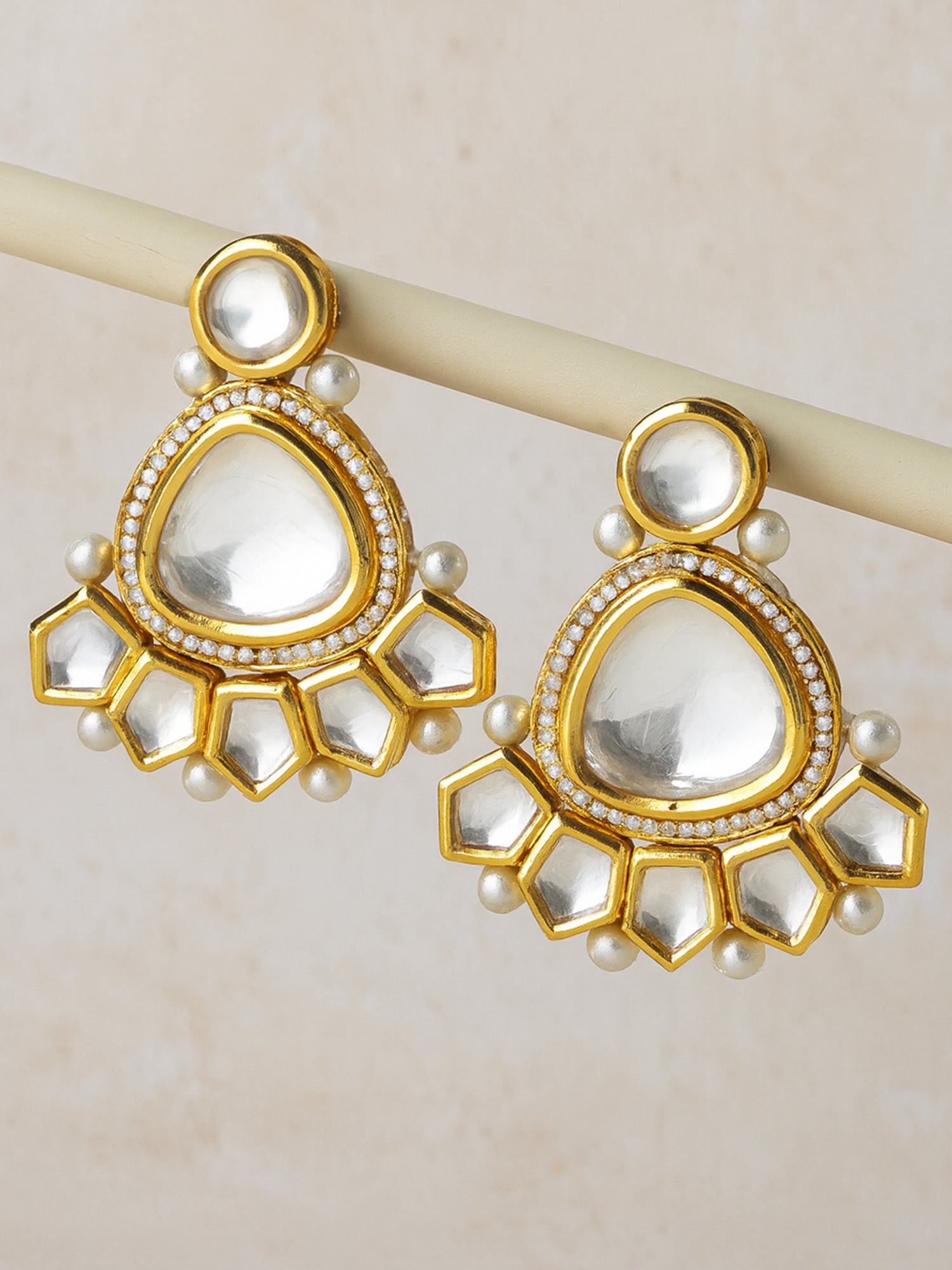 Karatcart Golden Triangle Polki Kundan Dangler Earrings for Women