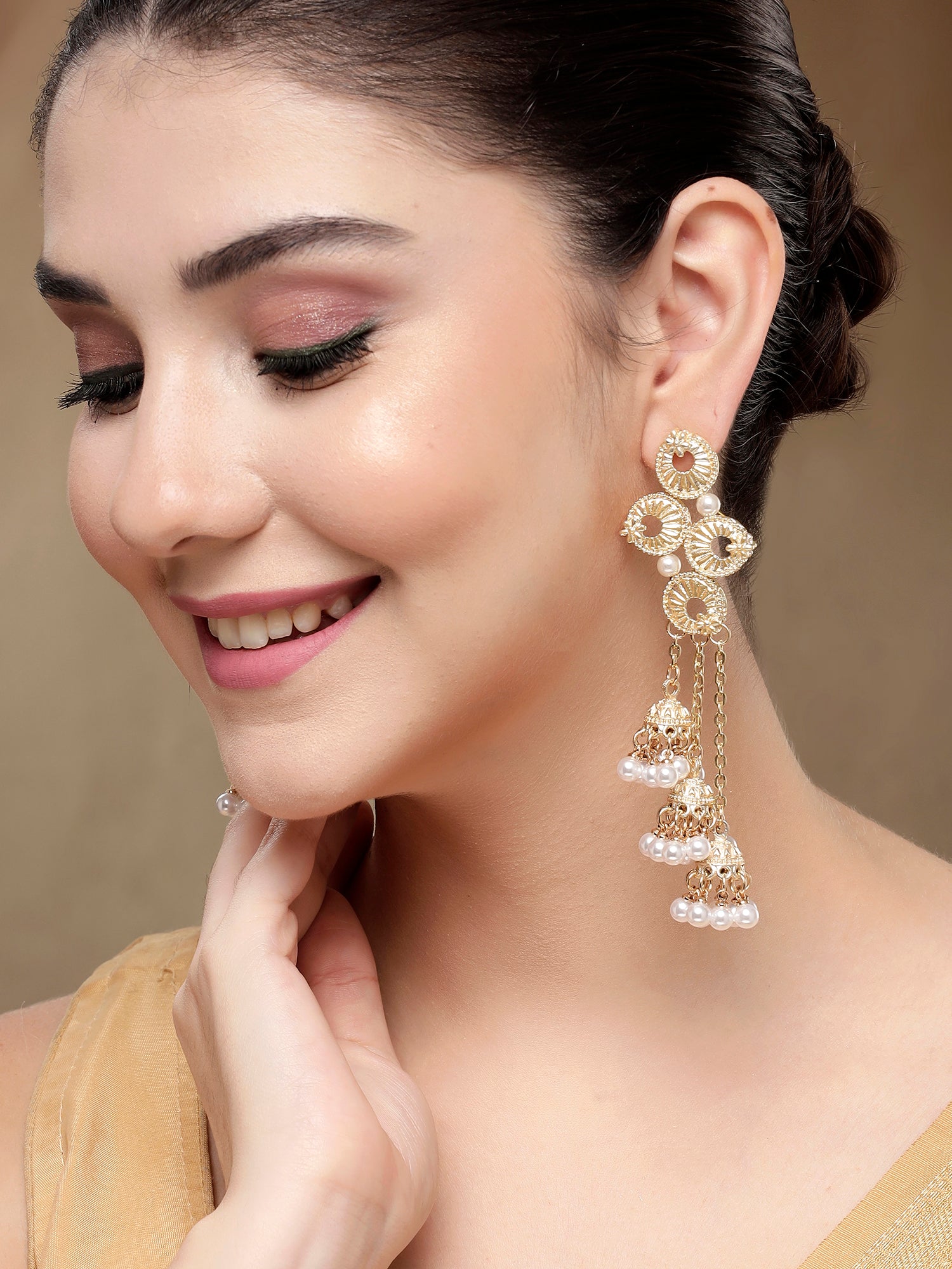 KARATCART Ethnic Gold-Plated Graduation Jhumki Kundan Tassel Earrings for Women - view 2